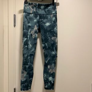 Fabletics leggings. High wasted 7/8. Size small.